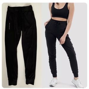 Vitality balance long black joggers small